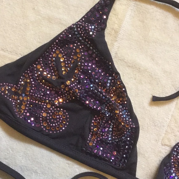 🌸💎Anthropologie Rhinestoned Triangle Top 💎🌸 - Picture 2 of 4